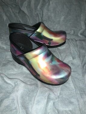 Dansko womens clinical clogs. Brand new without original box or tags. Sz. 40.